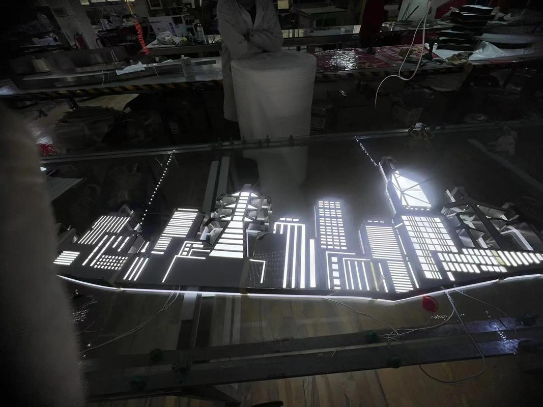 廣告人視角 發(fā)光字工廠實拍與動漫設(shè)計的創(chuàng)新融合